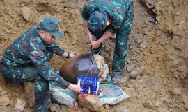 Khoanh vùng, tiêu hủy 9 vật thể nghi là lựu đạn, mìn còn sót lại từ chiến tranh bên sông Lô
