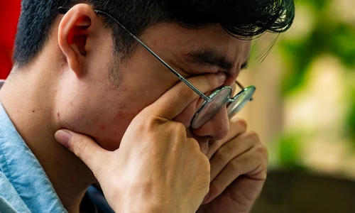 Nhiều bạn trẻ bỏ ăn, phải dùng thuốc ngủ khi đối diện với 'khủng hoảng hiện sinh'