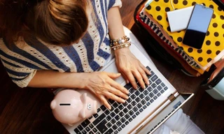 Những thói quen âm thầm "bào mòn" chiếc ví, khiến cuối tháng nhanh hết tiền