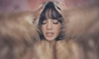 Lisa năng suất nhất Coachella 2026, cập nhật hoạt động lia lịa khiến fan chóng mặt