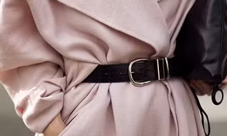 Thắt lưng từ món phụ kiện bổ sung vươn lên thành nhân vật chính trong tủ quần áo