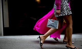 Họa tiết hoang dã nên phối với màu sắc nào để tạo ra bộ trang phục nổi bật?