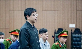 Chồng cựu Cục trưởng Trần Việt Nga 'phanh' việc nhận tiền cảm ơn vì thấy nhiều vụ nhận hối lộ bị phát giác