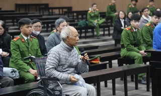 Cựu Tổng giám đốc VICEM khai không quan tâm tiền 'biếu' vì thu nhập cán bộ cả trăm triệu mỗi tháng