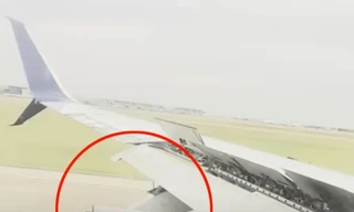 Máy bay chở gần 70 người bị gãy cánh tà 