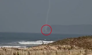 Máy bay trình diễn rơi xuống biển, phi công mất tích