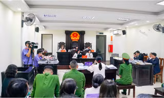 Vụ cựu Hiệu trưởng thu 15.000 đồng một tiết học thêm: Phụ huynh nói đến tòa để giúp cô giáo không bị oan sai