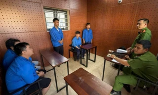 Nhóm đối tượng bị Công an bắt giữ.