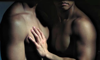 Dùng chăn bịt miệng bạn tình đồng tính cho khỏi kêu la dẫn đến tử vong