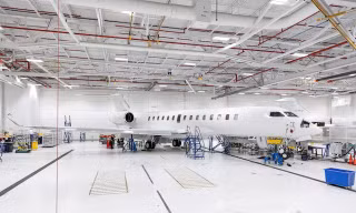 Mỹ dọa áp 50% thuế với máy bay Canada, hủy chứng nhận phản lực thương gia
