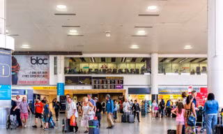 Khuyến cáo tiêm vắc xin khi du lịch nước ngoài