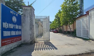 Bí ẩn người hối lộ 250 triệu cho bác sĩ Viện Pháp y để ‘giúp đỡ’ nữ đối tượng ma tuý, cho vay lãi nặng