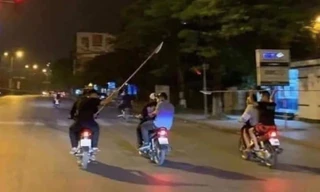 Rủ nhau đi tìm 'Na Tra', nhóm thanh niên vô cớ bắn người đi đường ở Hà Nội