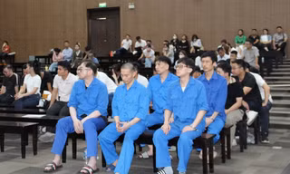 5 người ngoại quốc lĩnh án tù vì đánh bạc tại Câu lạc bộ Poker 'lậu' ở Hà Nội