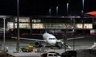 Drone xâm nhập sân bay, gần 3.000 khách mắc kẹt