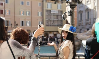 Lý do khách Trung Quốc nườm nượp đi châu Âu