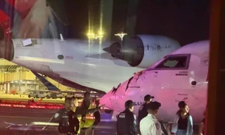 Hai máy bay Delta Airlines va quệt, một tiếp viên bị thương