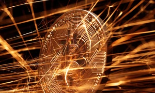 Bitcoin vượt mốc 125.000 USD, nhiều người 'cháy tài khoản' 