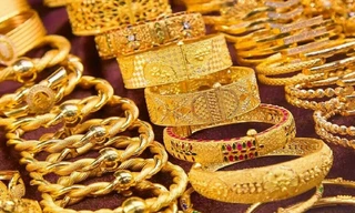 Giá vàng thế giới giảm mạnh nhất 5 năm qua