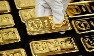 Giá vàng giao ngay tiếp tục giảm. Ảnh: Mint