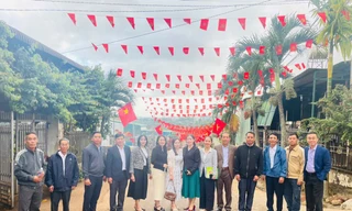 Đường cờ Tổ quốc tại xã Ea Drăng, tỉnh Đắk Lắk.