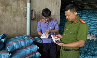 Hàng ngàn tấn muối I-ốt giả tung ra thị trường bán để trục lợi.