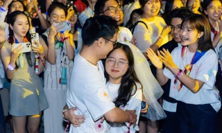 Điều gì khiến 10.000 khán giả đến gặp Hoàng Dũng?