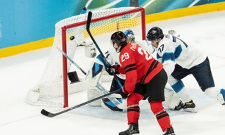 Trọng tài Canada bắt trận đội nhà gây tranh cãi dữ dội ở Thế vận hội mùa đông