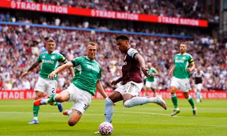 Hàng công thiếu nét, Newcastle không thắng được 10 cầu thủ Aston Villa 