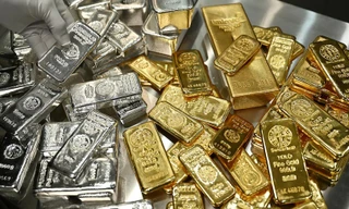 Giá vàng đi lên, giá bạc rơi khỏi đỉnh 