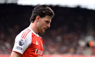 Kịch tính đua vô địch Ngoại hạng Anh: Arsenal tự dâng cơ hội cho Man City