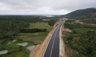 Dự án cao tốc Khánh Hòa - Buôn Ma Thuột giai đoạn 1, dự án thành phần 3 đang bước vào giai đoạn hoàn thiện cuối.