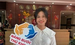 Các thủ khoa háo hức tham dự một chương trình ý nghĩa. Ảnh: Thanh Ngân