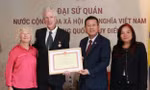 Đạo diễn Thụy Điển nhận kỷ niệm chương nhờ bộ phim về ngày 30/4/1975