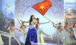 Ca sĩ Dương Hoàng Yến, Tùng Dương hát ở lễ khai mạc Triển lãm thành tựu đất nước 