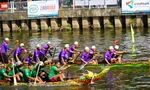 Hàng nghìn người xem đua ghe ngo giữa lòng TPHCM 