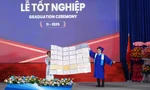 Tân kỹ sư mang 30 giấy khen tới lễ tốt nghiệp nhận mưa lời khen
