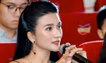 NSƯT Kim Tuyến chấm thi 