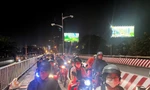 Hàng ngàn phương tiện kẹt cứng giữa đêm trên Cầu Bình Triệu 1 