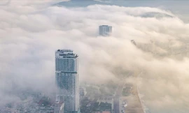 Sương mù trắng xóa bao phủ Quy Nhơn