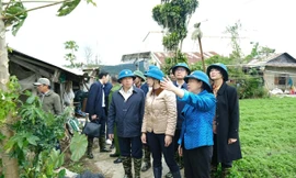 Chủ tịch Ủy ban Trung ương MTTQ Việt Nam thăm hỏi, động viên người dân vùng lũ