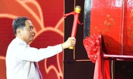 Chủ tịch Quốc hội Trần Thanh Mẫn đánh trống khai hội mùa thu Côn Sơn - Kiếp Bạc.