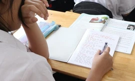 Sau khi biết phóng viên tìm hiểu về dạy thêm học thêm trên địa bàn phường Bồ Đề, một trung tâm đã hạ biển