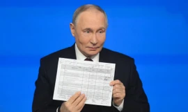 Tổng thống Nga Vladimir Putin đối thoại với người dân và báo chí trong phiên hỏi đáp cuối năm