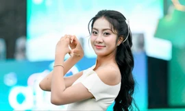 Hoa hậu Việt Nam 2024 Hà Trúc Linh đến đêm nhạc Fest 'Chạm Việt Nam'