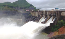 Theo các chuyên gia, việc vận hành hồ chứa, hồ thủy điện còn nhiều lỗ hổng khiến nguy cơ thành "bom nước" trong mùa mưa lũ