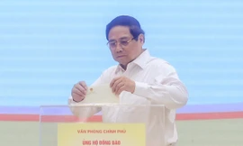 Thủ tướng cùng lãnh đạo Chính phủ ủng hộ đồng bào bị thiệt hại do bão lũ