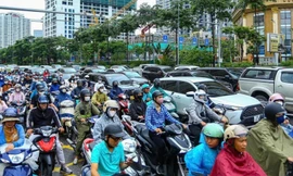 Phân làn xe máy, ô tô có theo vết xe đổ? 