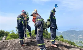 Nguy hiểm rình rập người leo núi khám phá 'nóc nhà' Nha Trang 