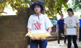 Hoa hậu Việt Nam 2024 Hà Trúc Linh tham gia cứu trợ tại vùng lũ